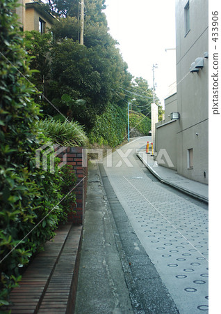 One road of the city 433906