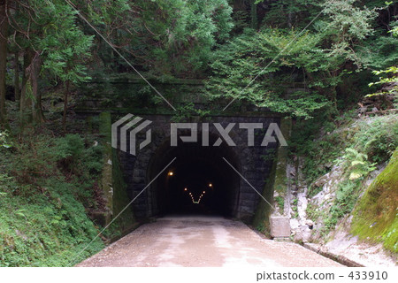 Amagi tunnel from Kawazu town side 433910