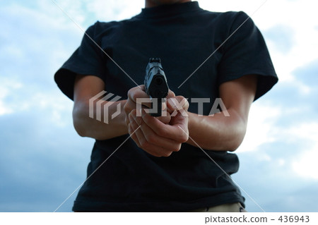 A man with a gun 436943