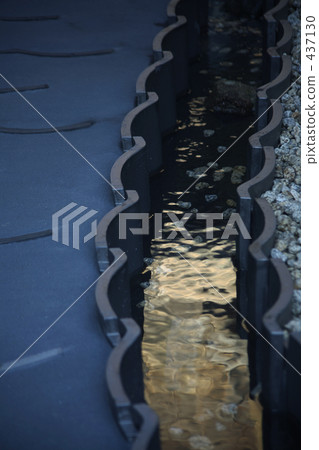 瓦片的雨水天溝 437130