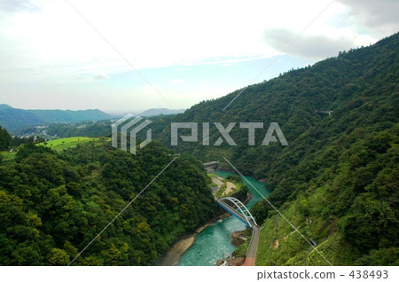 A bridge over a valley A bridge over a valley 438493