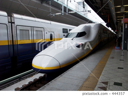 Shinkansen MAX 444357