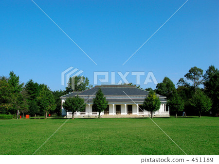 Former Institute of Education Primary School Shodou and the blue sky 451189