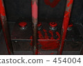 454004