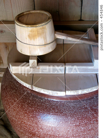 鋼包和瓶子 454846