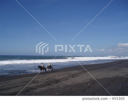 克拉馬斯海灘和大海 455305