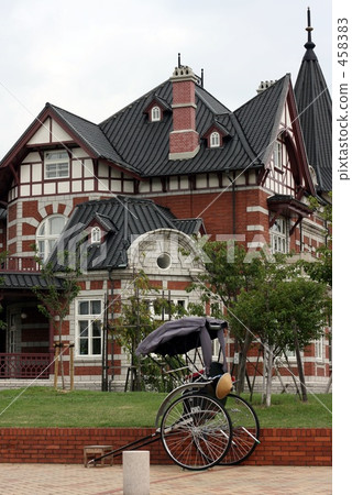 西式建築和人力車 458383