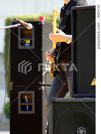 Guitarists and speakers 460410