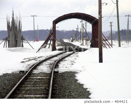 Snow and railway tracks 464421