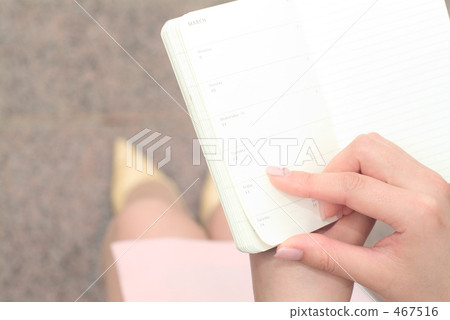 A woman writing a note 15 467516