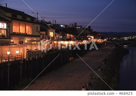 京都的夏天河床 468423