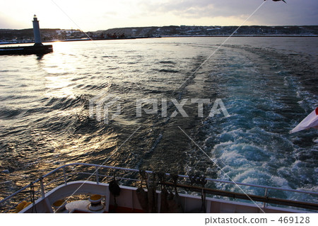 在黃昏航行 469128