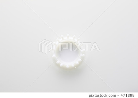 牛奶皇冠 白色 水滴 471899