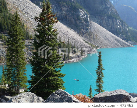 Moraine Lake and Canoe 472462