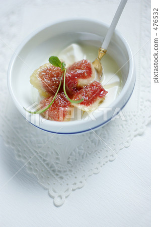 Flowering served yoghurt 476532
