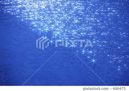 Light of the water surface 480475