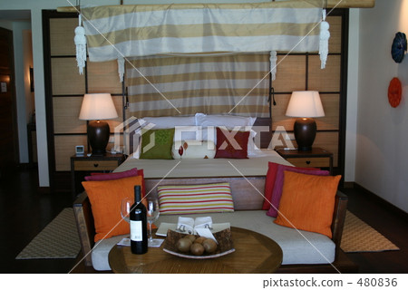 One & only Kanuhura Water villa bed room 480836