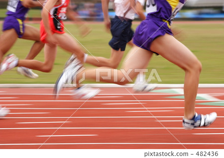 快速的土地短跑運動員 482436