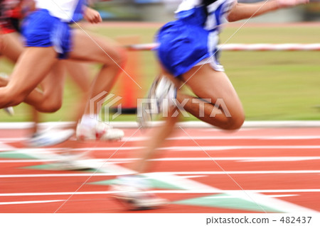 快速的土地短跑運動員 482437