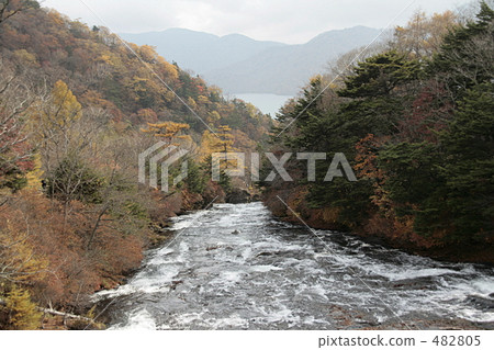 流向俯瞰中禪寺湖的皇冠瀑布 482805