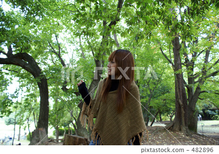 走在公園的一個少婦 走在公園的一個少婦 482896