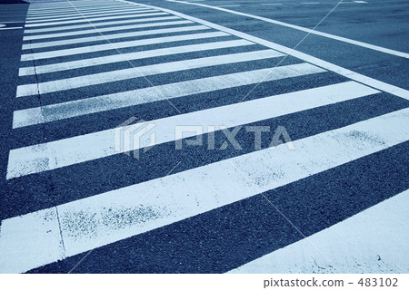 crosswalk  483102