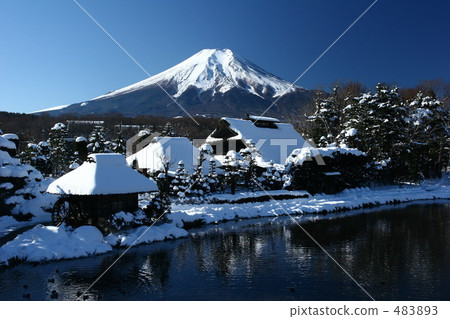 在忍野村的雪景 483893