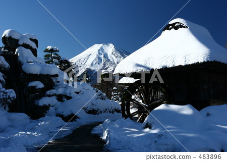 Snowscape in Oshino village Snowscape in Oshino village 483896
