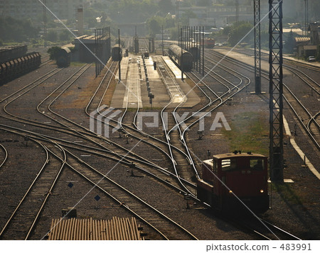 Split station in the morning 483991