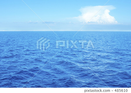 Okinawa's sea and blue sky 485610