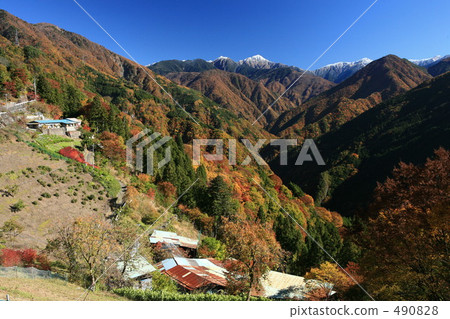 Shimokuri村莊在秋天 490828