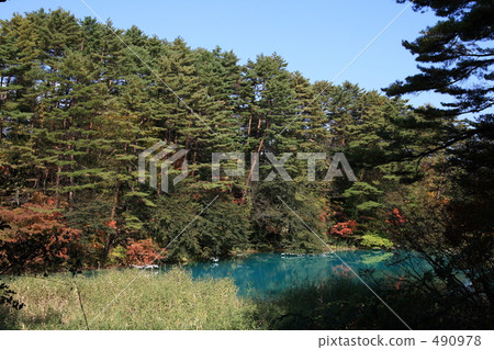 藍色的湖水 490978