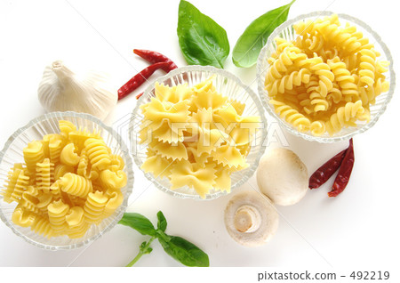 三種麵食和調味蔬菜2 492219