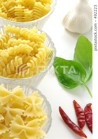 三種麵食和調味蔬菜3 492223