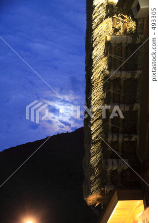 Shirakawago (attic) Shirakawago (attic) 493305