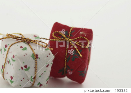 紅色和白色禮品包裝 493582