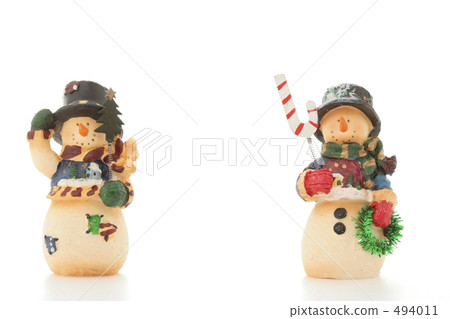 拿著許多行李的雪人 494011