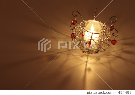 Bead wire candle stand and shadow pattern 494493