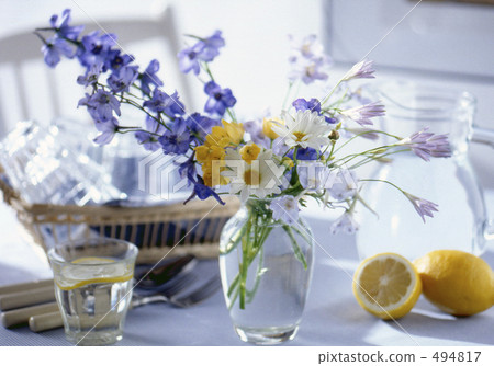 Fresh flowers at the table 494817