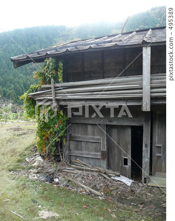 在山村 在山村 495389