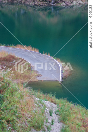 通往湖底的路 496182