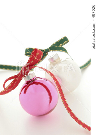 2 Christmas ornamental glass balls 497026