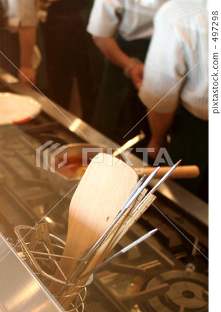 廚房景觀通過玻璃 廚房景觀通過玻璃 497298