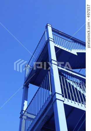 擁抱藍天的樓梯 497857