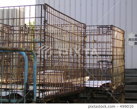 A basket A basket 499010