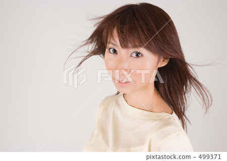 年輕的女士 年輕的女士 499371