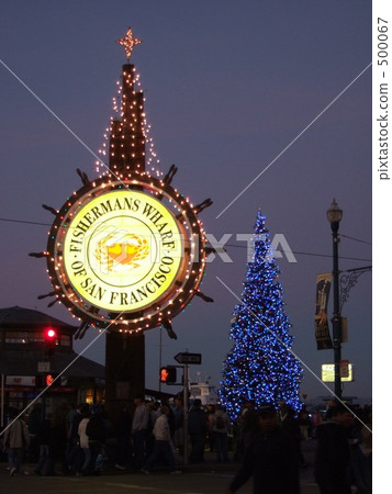 Fisherman 's Wharf' s Christmas tree 500067