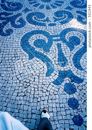 Stone pavement, walking 501945