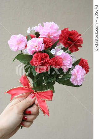 一束康乃馨（人造花）·垂直位置 505643