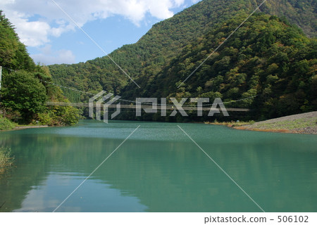 阿馬馬達湖和吊橋 506102